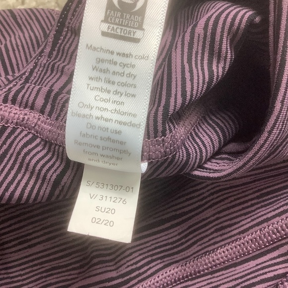 Athleta Ultimate Stash Pocket Capri Leggings Volcanic Purple Black S - Picture 8 of 9